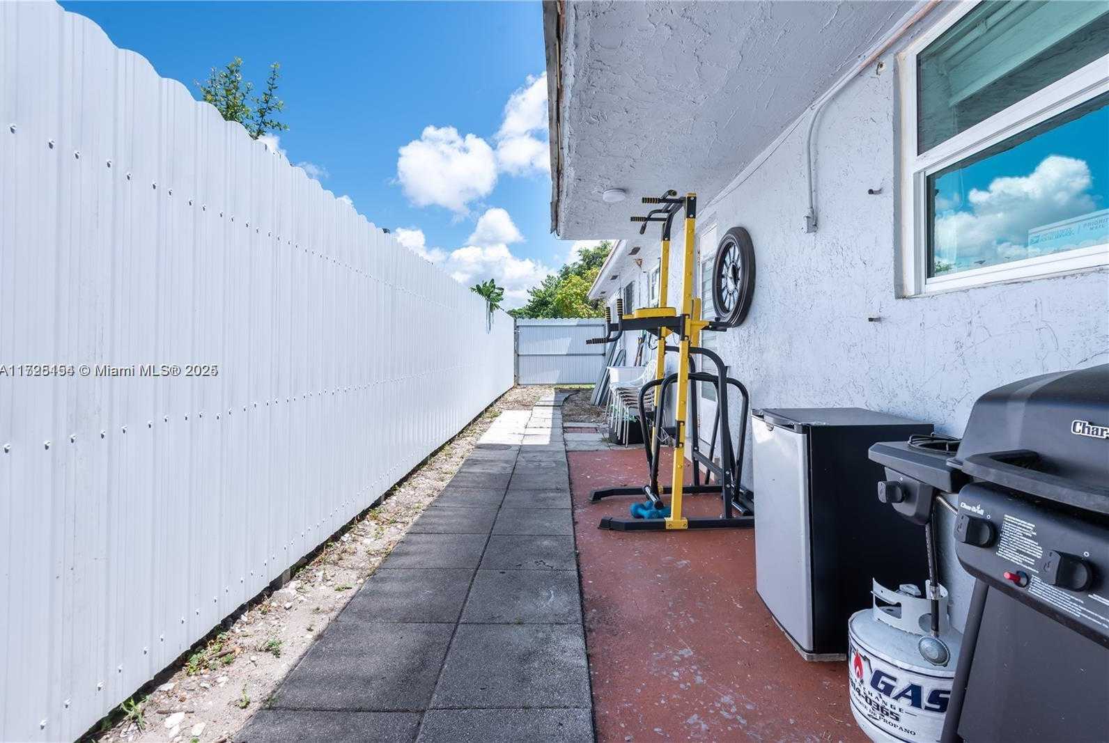 Small Image of 2800 NORTH WEST 94TH ST, Miami Number 19