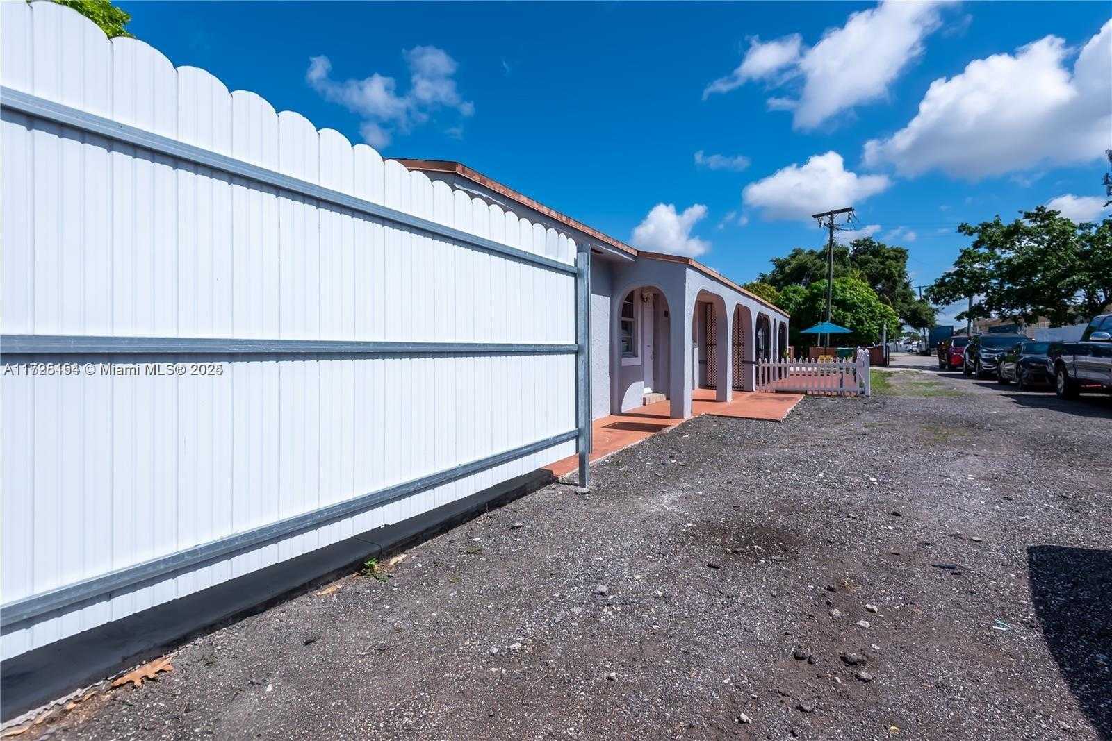 Small Image of 2800 NORTH WEST 94TH ST, Miami Number 23