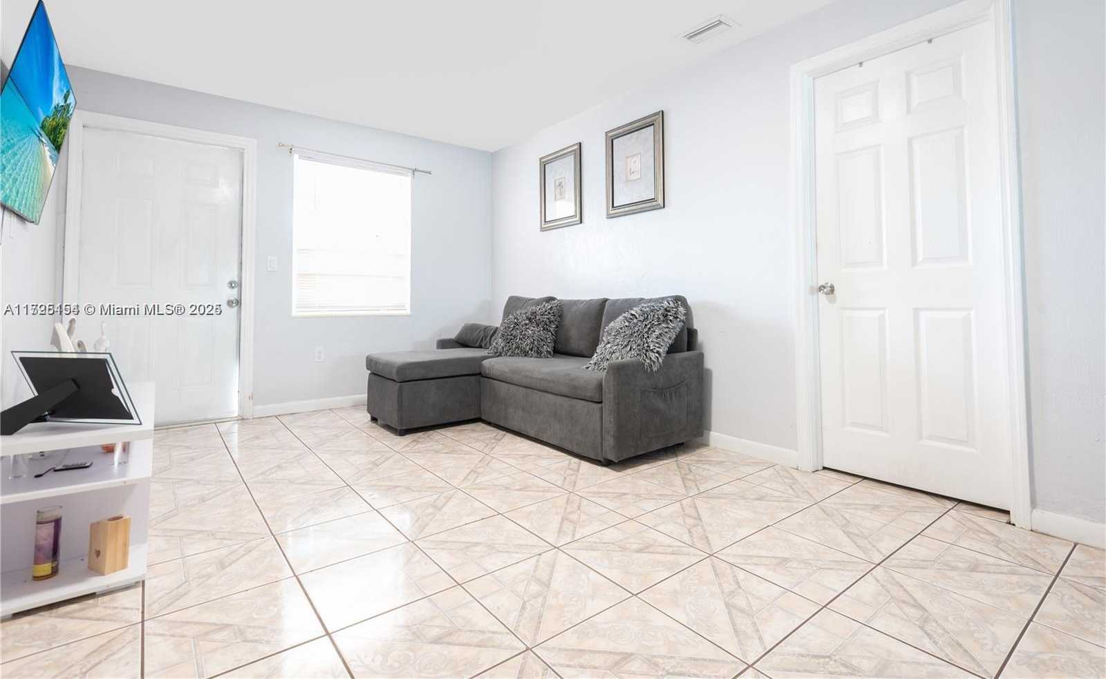 Small Image of 2800 NORTH WEST 94TH ST, Miami Number 24