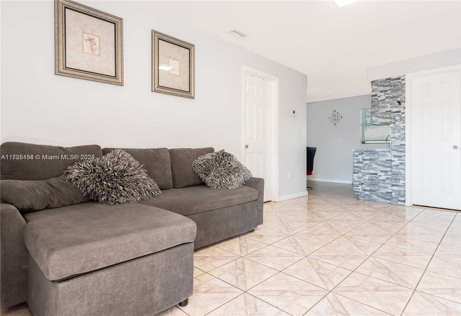 Small Image of 2800 NORTH WEST 94TH ST, Miami Number 25