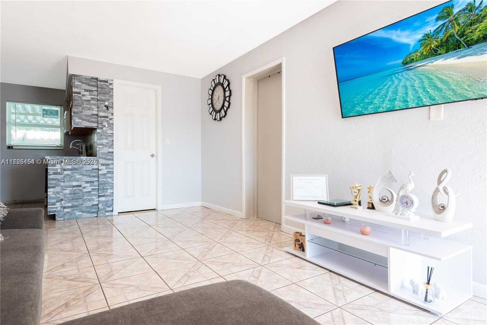 Small Image of 2800 NORTH WEST 94TH ST, Miami Number 26
