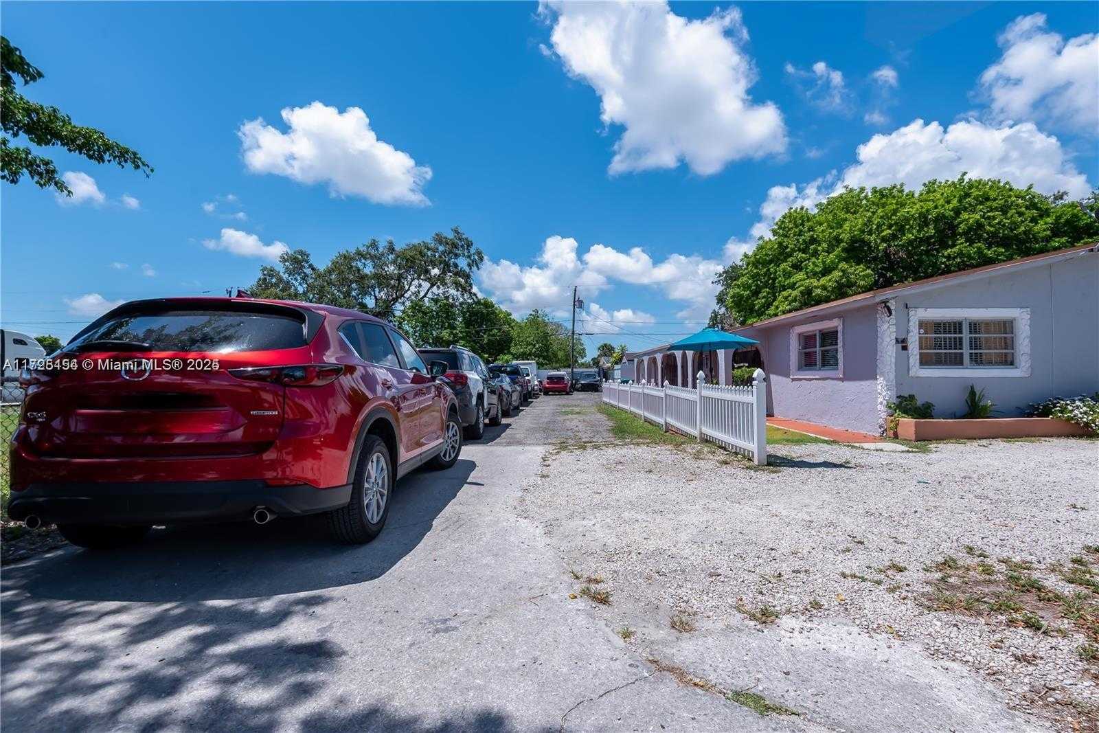 Small Image of 2800 NORTH WEST 94TH ST, Miami Number 3