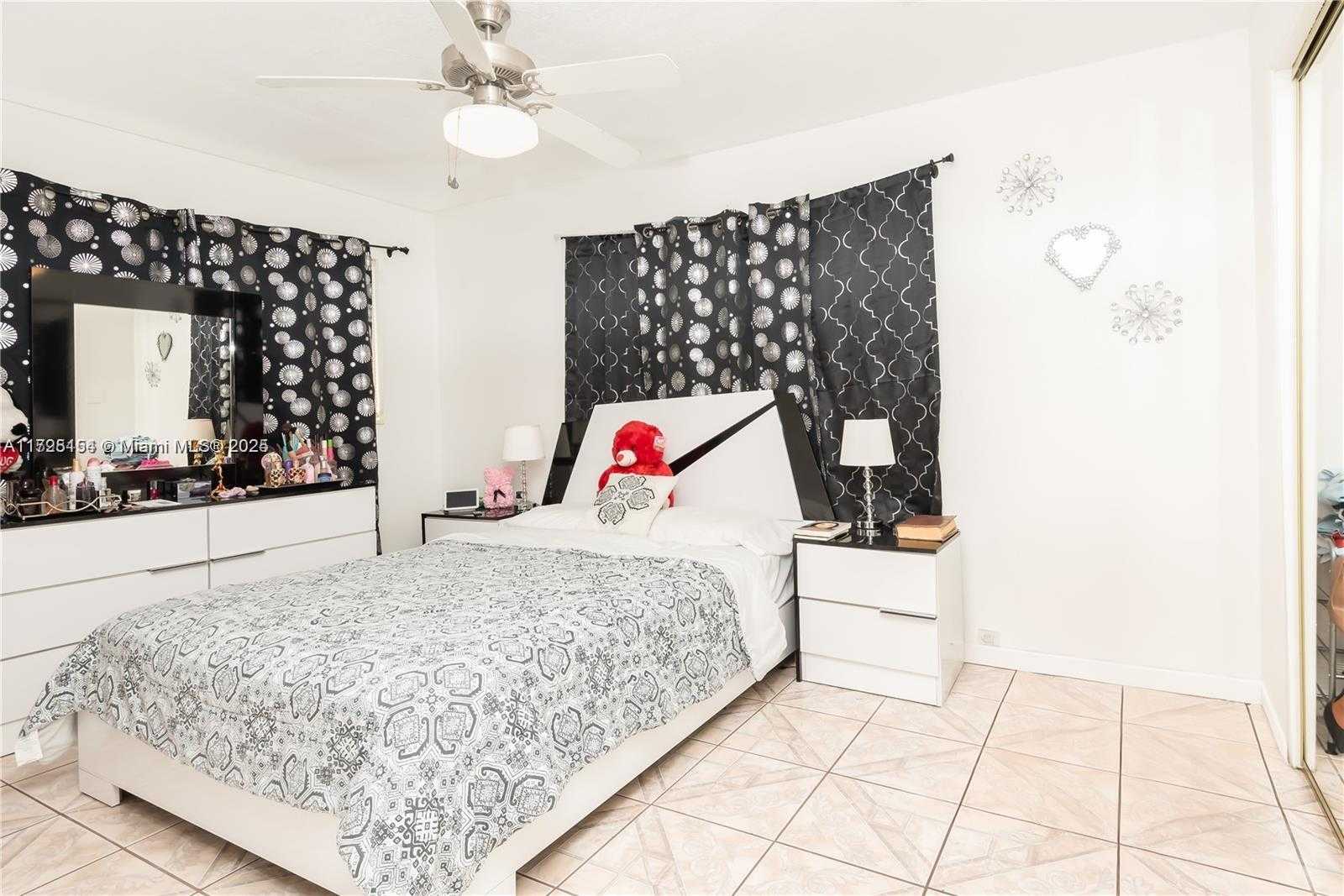 Small Image of 2800 NORTH WEST 94TH ST, Miami Number 31