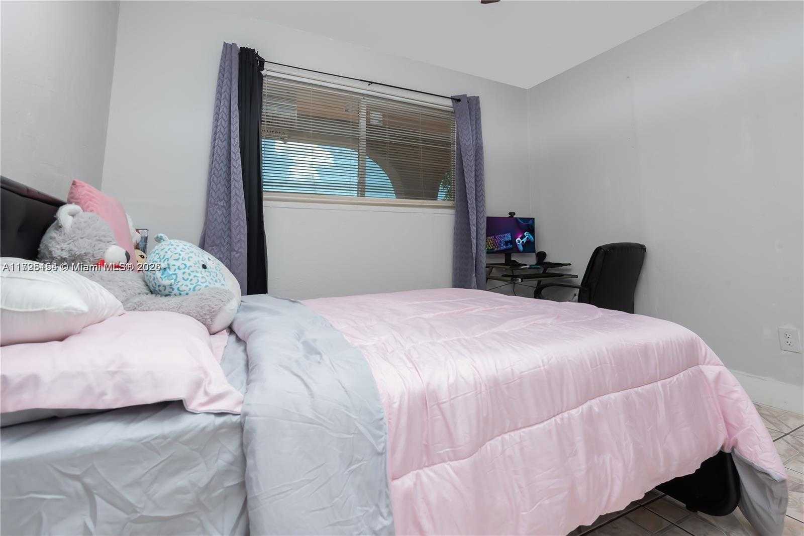 Small Image of 2800 NORTH WEST 94TH ST, Miami Number 33