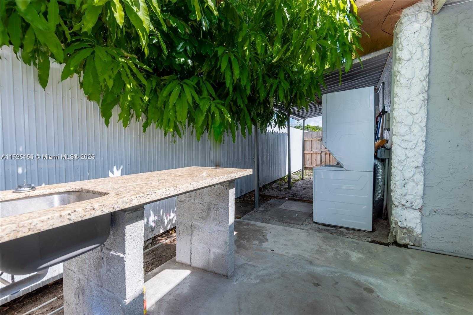 Small Image of 2800 NORTH WEST 94TH ST, Miami Number 35