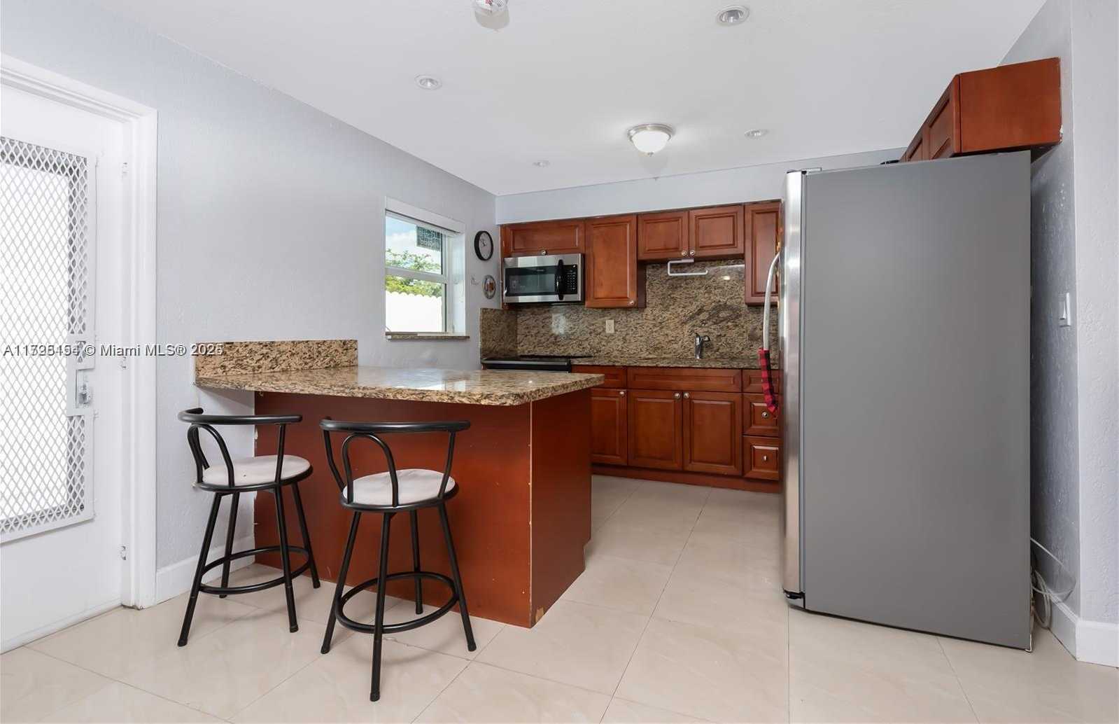 Small Image of 2800 NORTH WEST 94TH ST, Miami Number 4