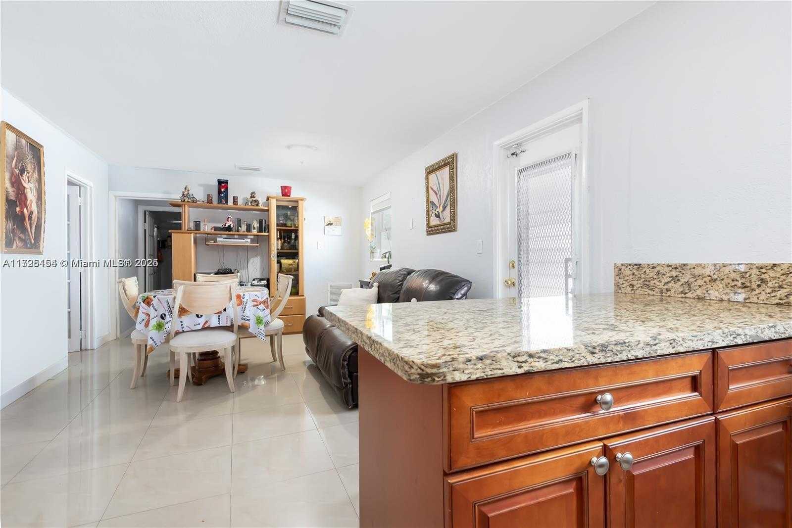 Small Image of 2800 NORTH WEST 94TH ST, Miami Number 5