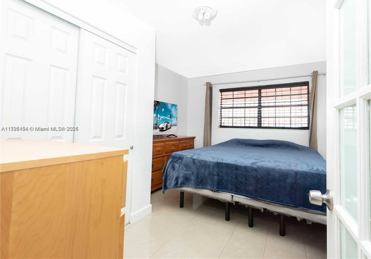 Small Image of 2800 NORTH WEST 94TH ST, Miami Number 9