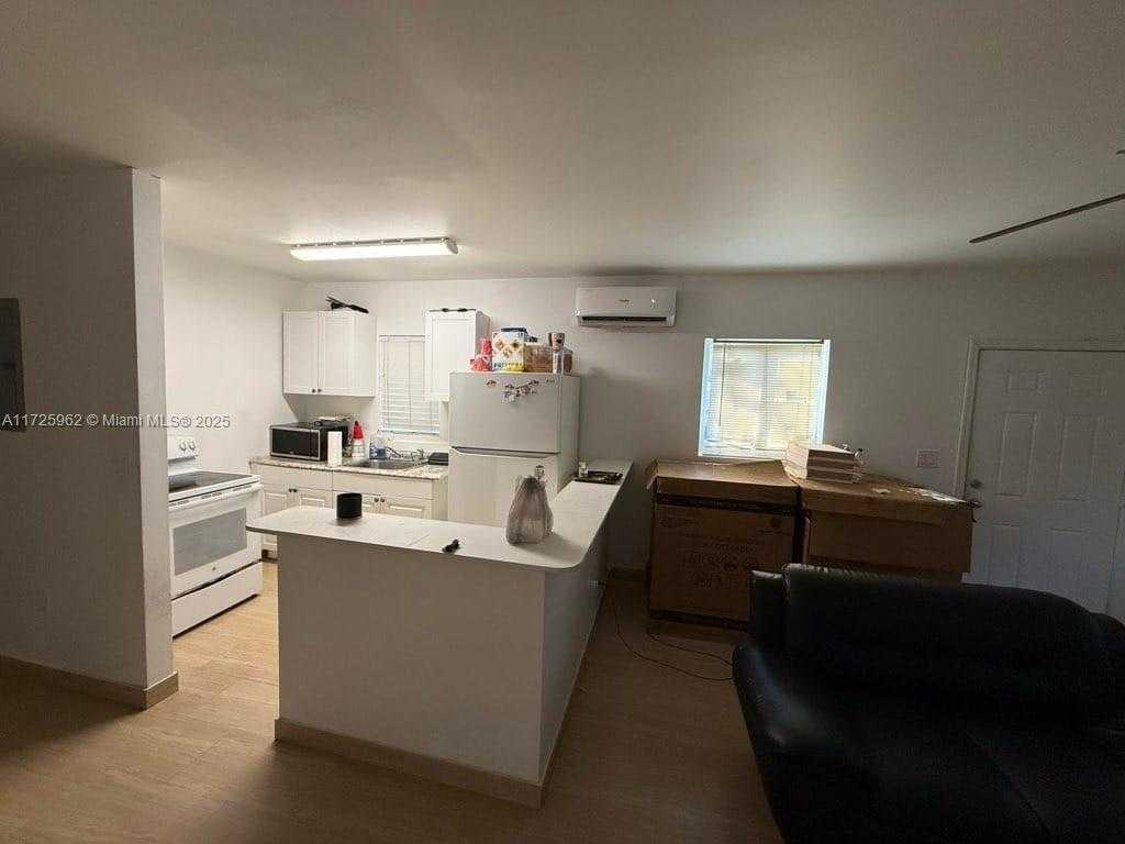 Small Image of 170, Miami Number 7
