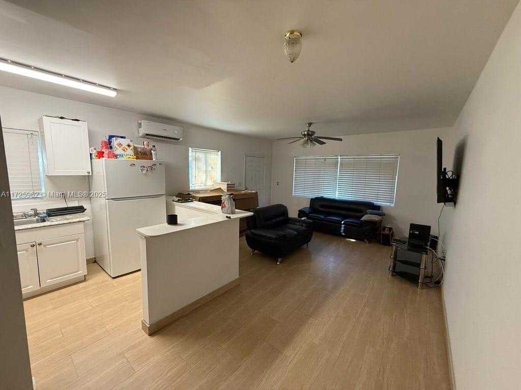 Small Image of 170, Miami Number 8