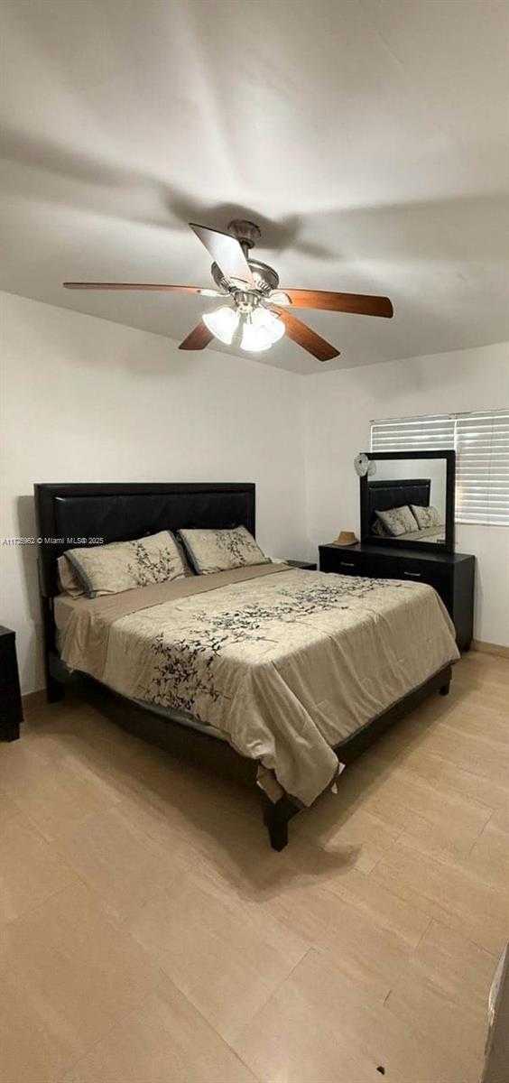 Small Image of 170, Miami Number 9