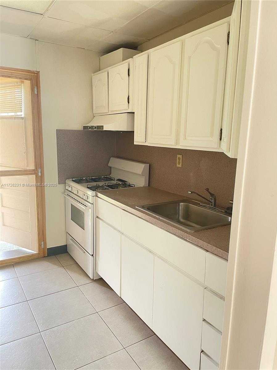 Small Image of 1913 HARDING ST #3, Hollywood Number 14