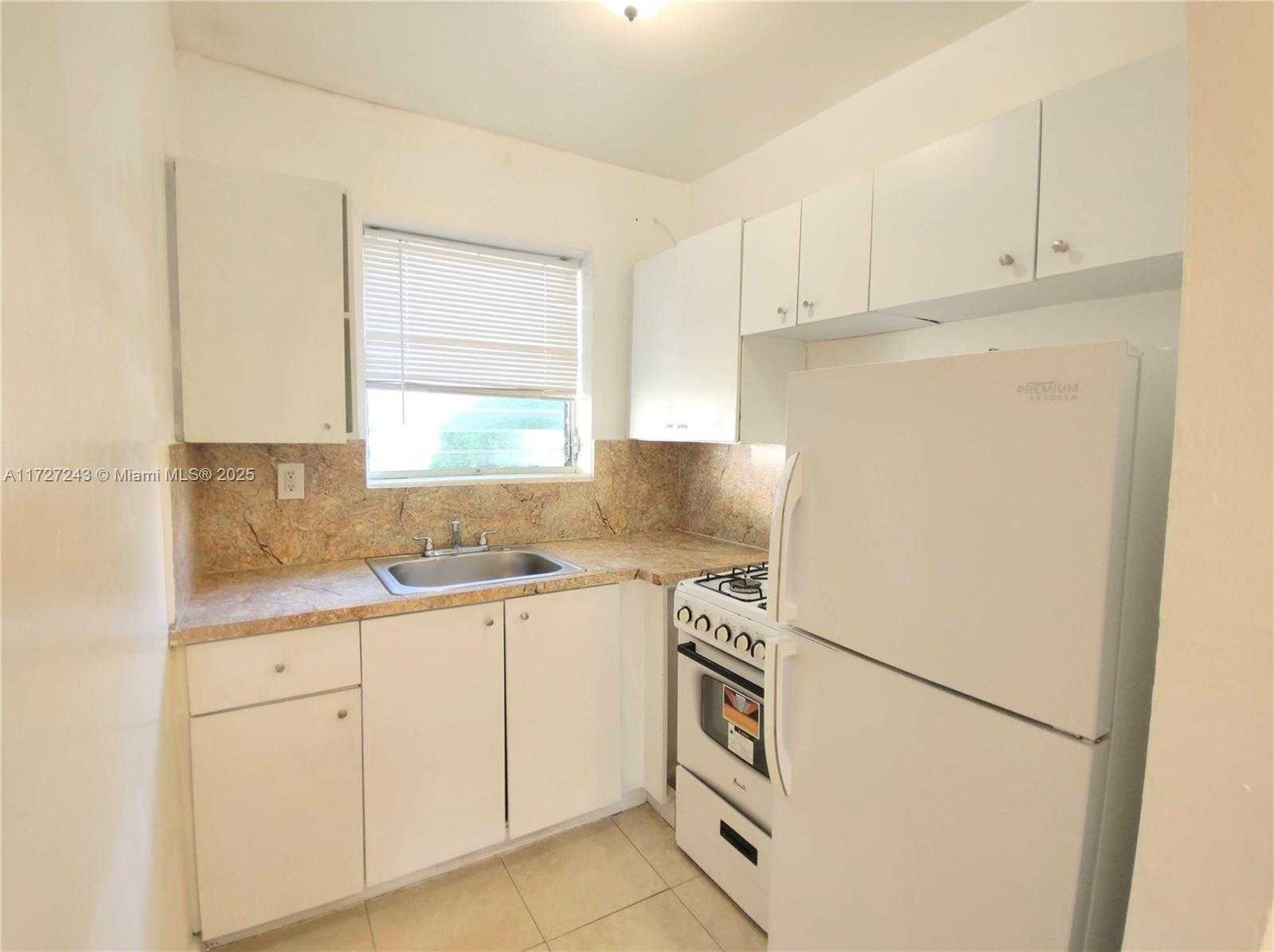 Small Image of 1565 SOUTH WEST 6TH ST, Miami Number 16