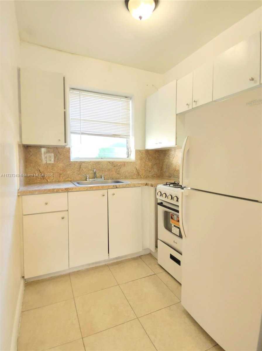 Small Image of 1565 SOUTH WEST 6TH ST, Miami Number 17