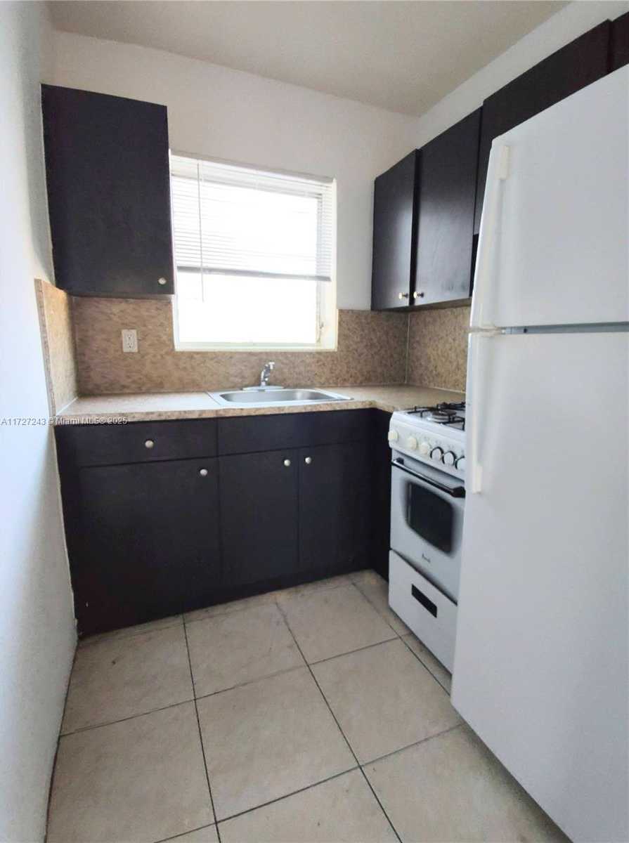 Small Image of 1565 SOUTH WEST 6TH ST, Miami Number 27