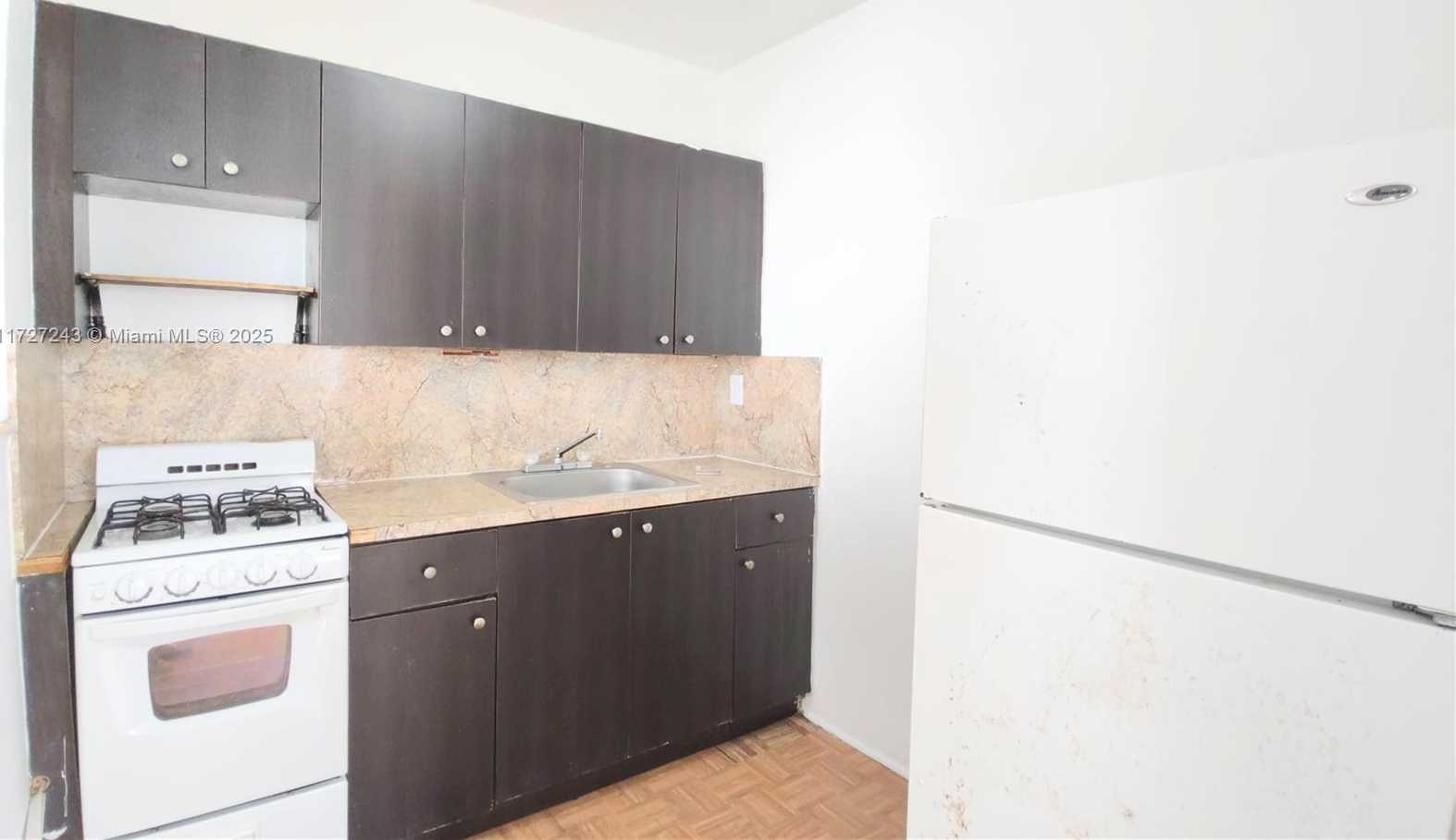 Small Image of 1565 SOUTH WEST 6TH ST, Miami Number 4