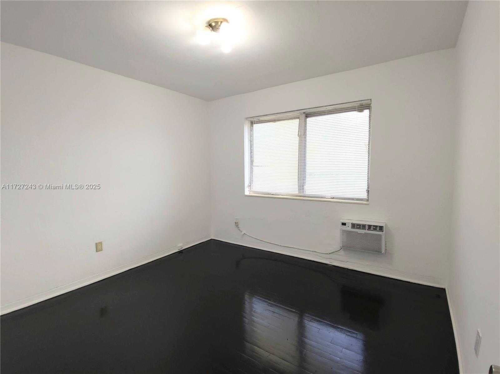 Small Image of 1565 SOUTH WEST 6TH ST, Miami Number 5