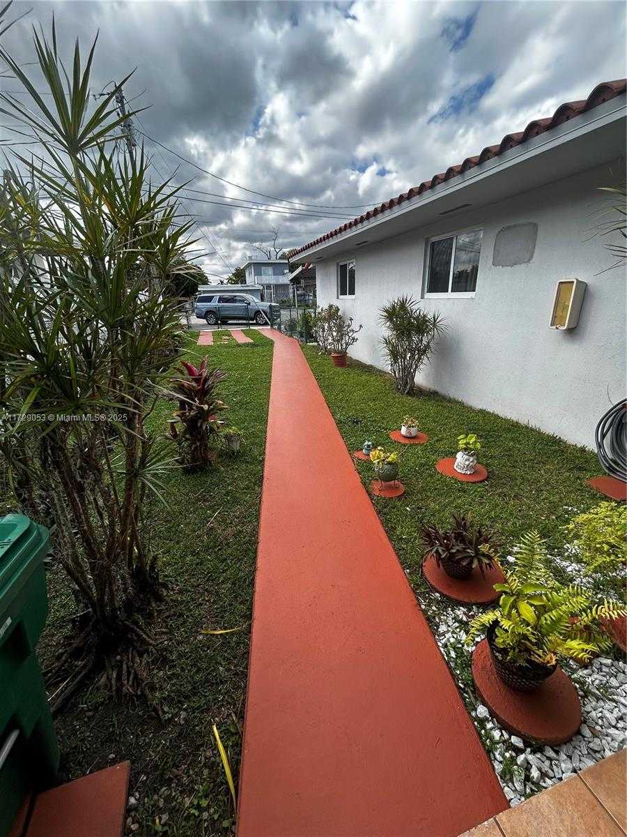 Small Image of 93 NORTH WEST 75TH AVE, Miami Number 3