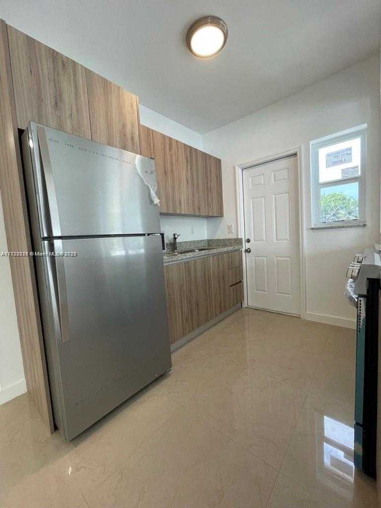 Small Image of 1995 CALAIS, Miami Beach Number 11