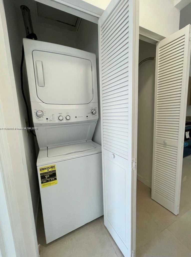 Small Image of 1995 CALAIS, Miami Beach Number 14
