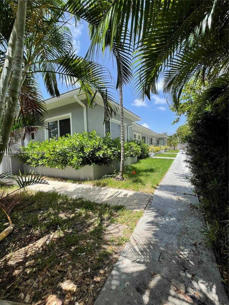 Small Image of 1995 CALAIS, Miami Beach Number 25