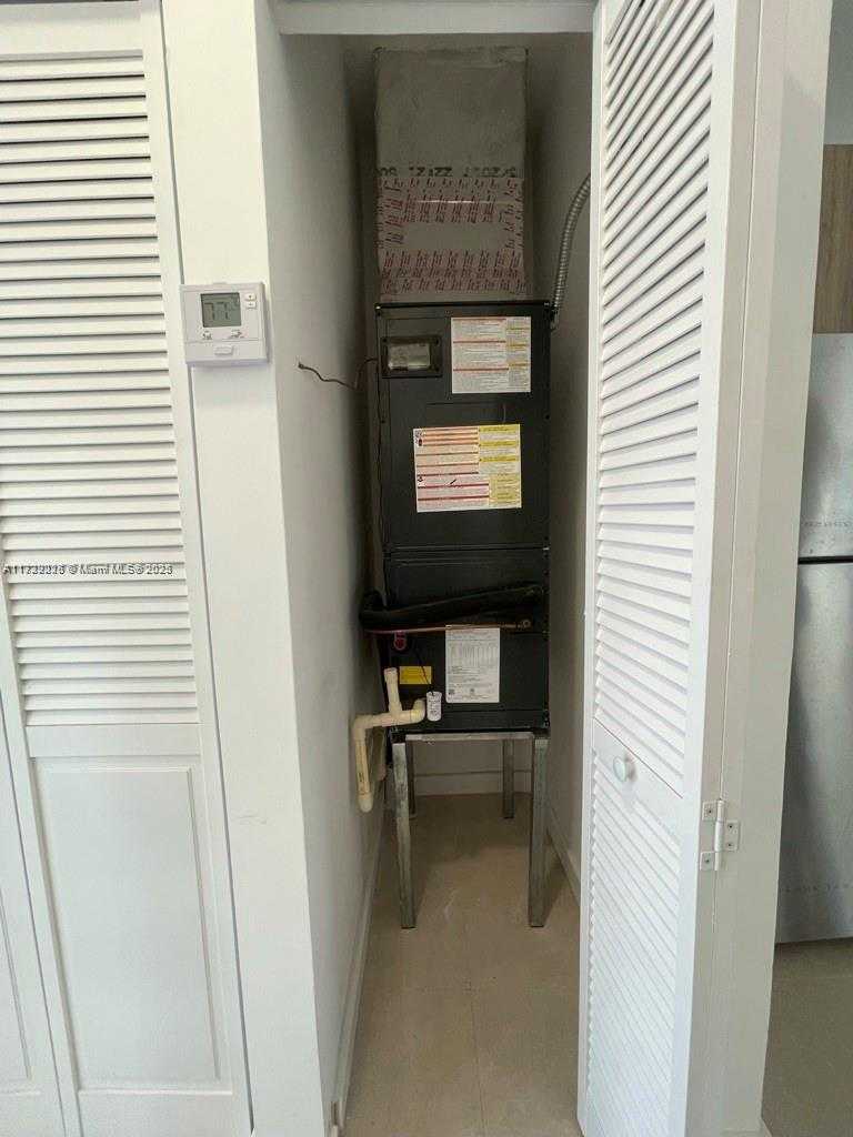 Small Image of 1995 CALAIS, Miami Beach Number 6