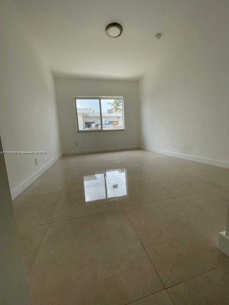 Small Image of 1995 CALAIS, Miami Beach Number 8