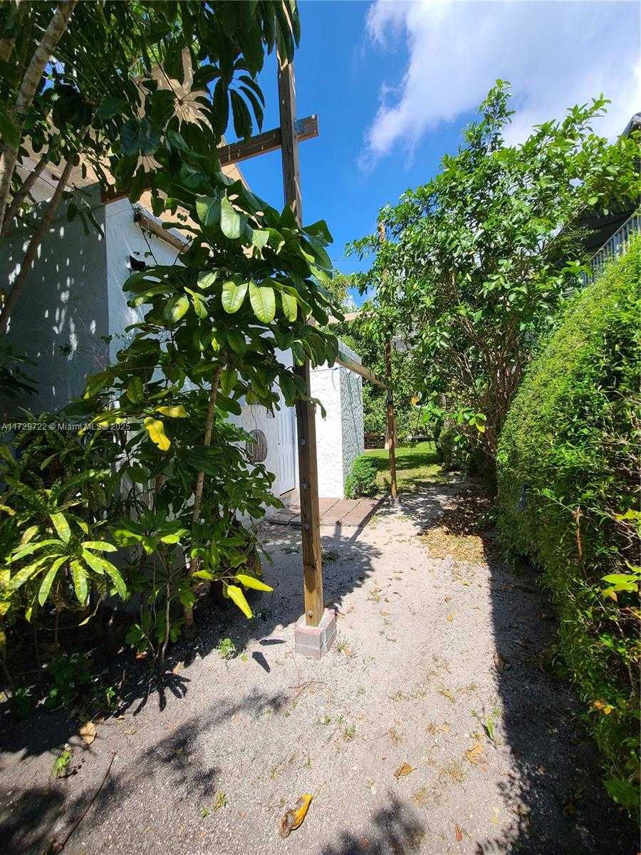 Small Image of 1311 15TH TER #7, Miami Beach Number 30