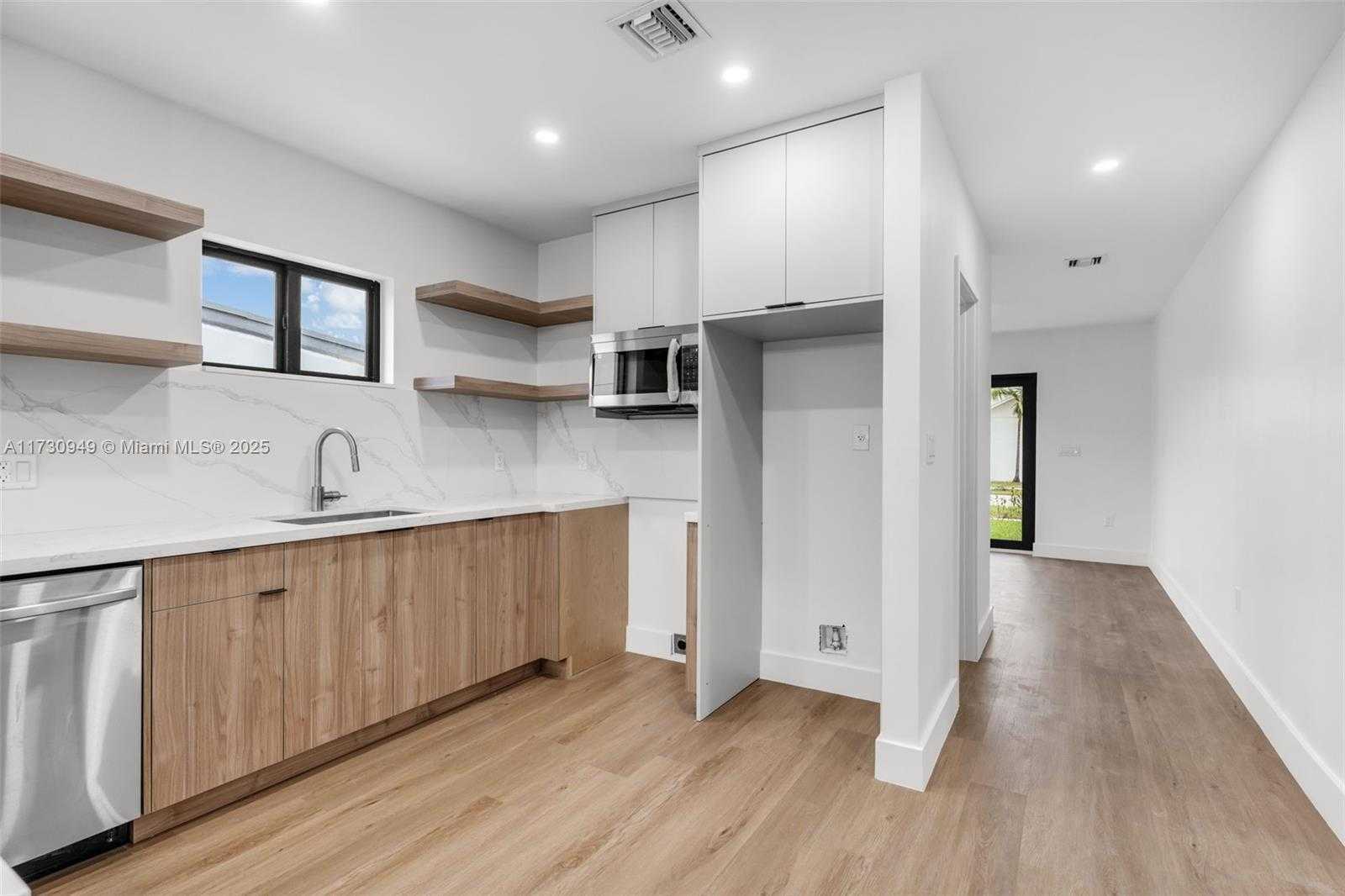 Small Image of 3620 SOUTH WEST 94 AVE, Miami Number 13