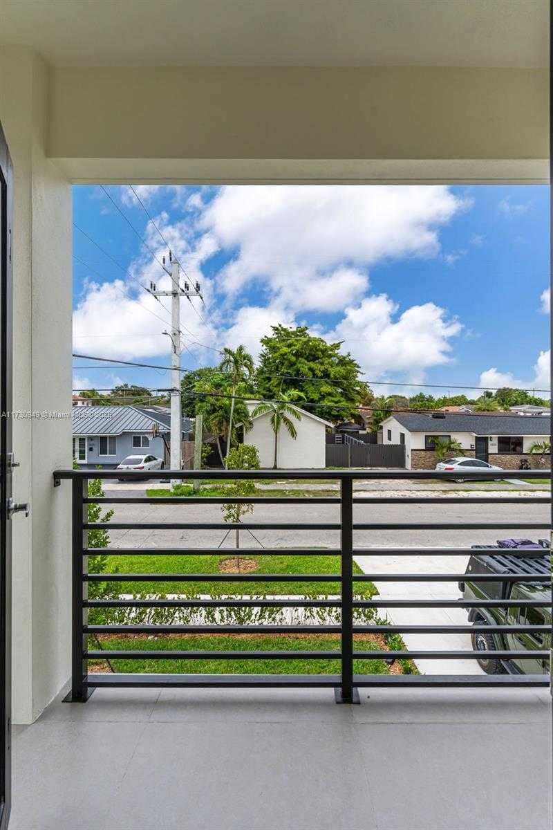 Small Image of 3620 SOUTH WEST 94 AVE, Miami Number 22