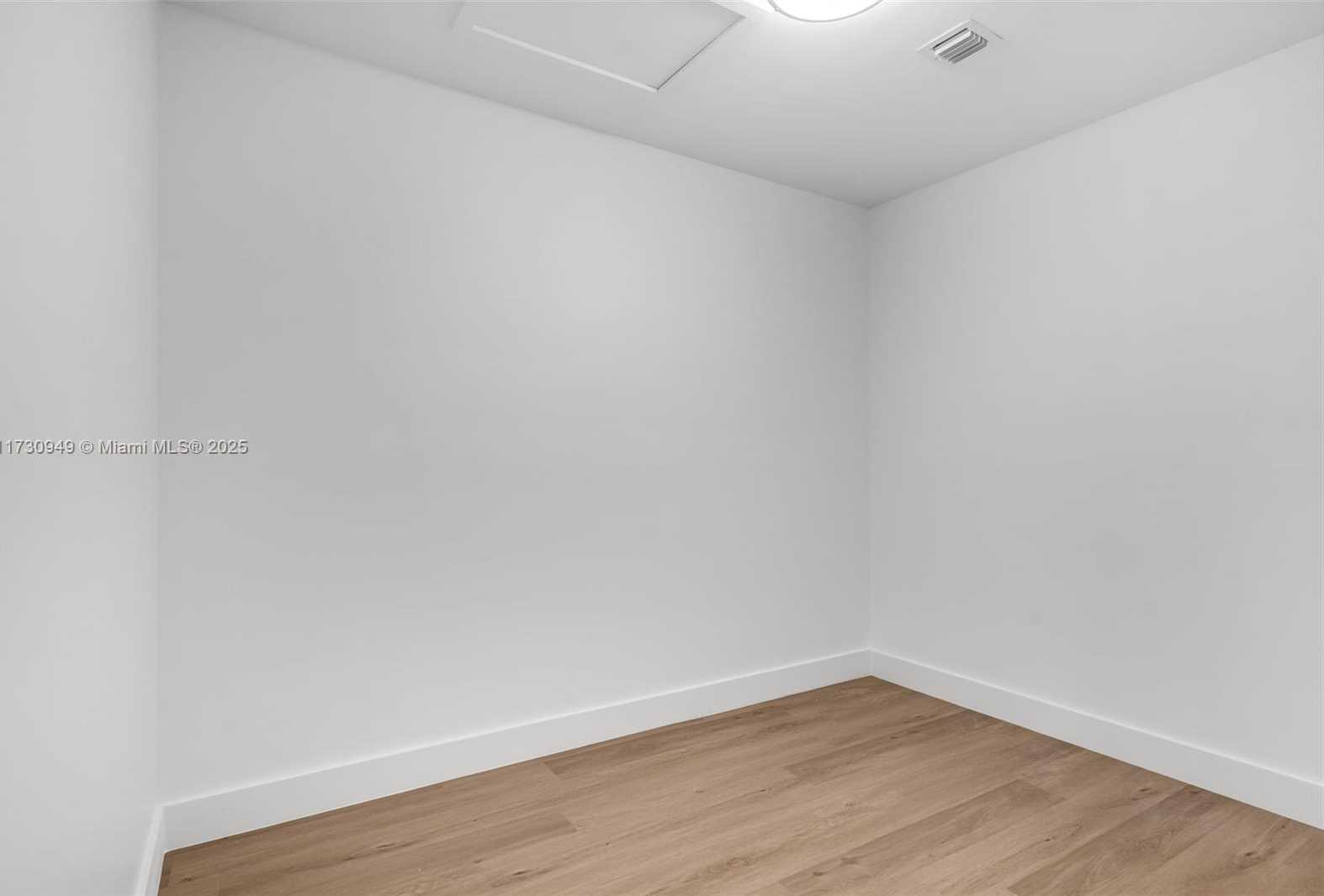 Small Image of 3620 SOUTH WEST 94 AVE, Miami Number 29