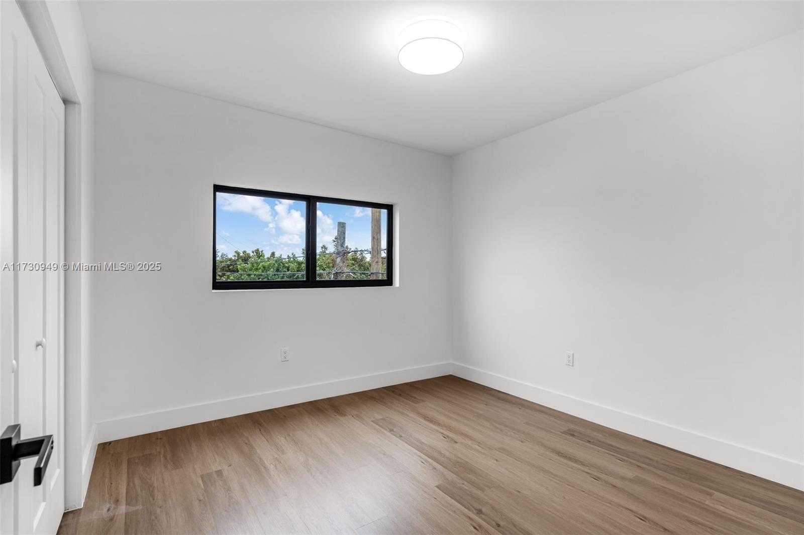 Small Image of 3620 SOUTH WEST 94 AVE, Miami Number 31