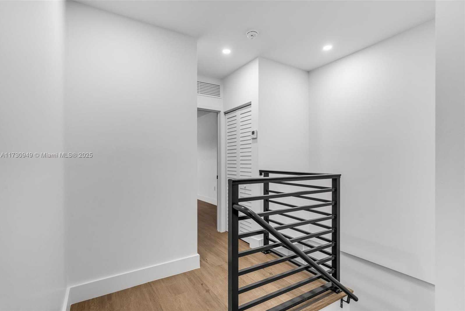 Small Image of 3620 SOUTH WEST 94 AVE, Miami Number 35