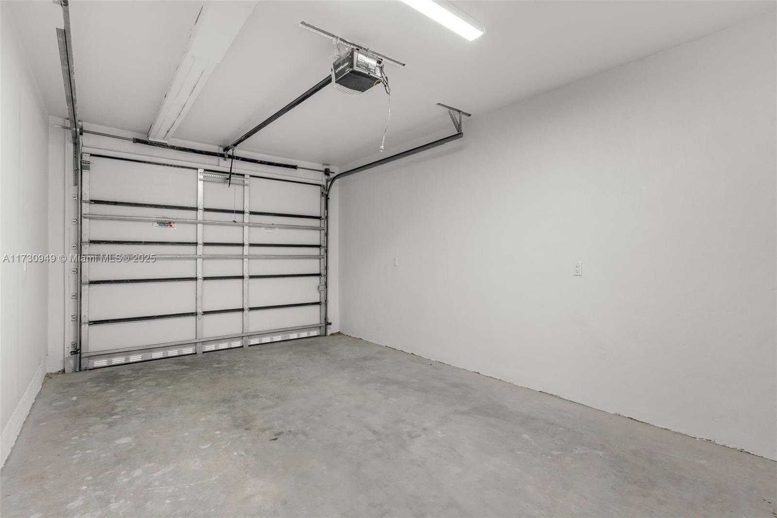 Small Image of 3620 SOUTH WEST 94 AVE, Miami Number 42