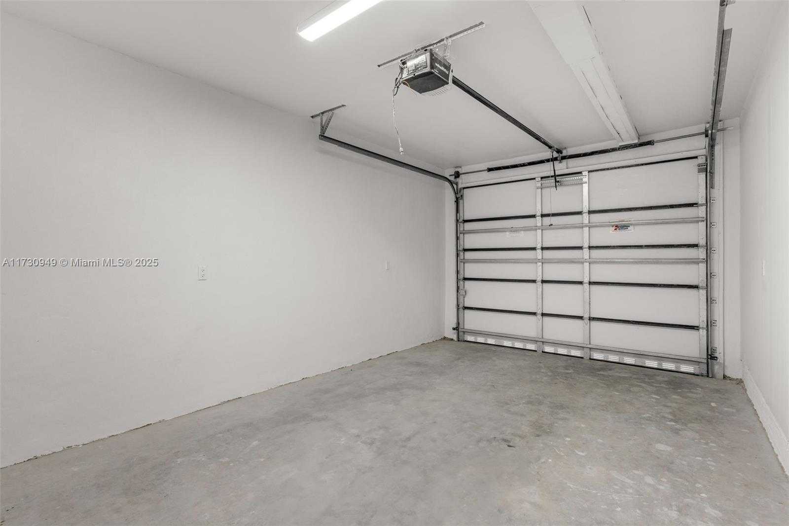Small Image of 3620 SOUTH WEST 94 AVE, Miami Number 43