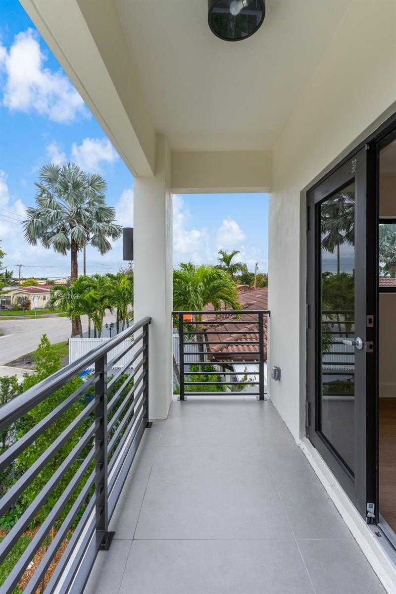 Small Image of 3620 SOUTH WEST 94 AVE, Miami Number 46