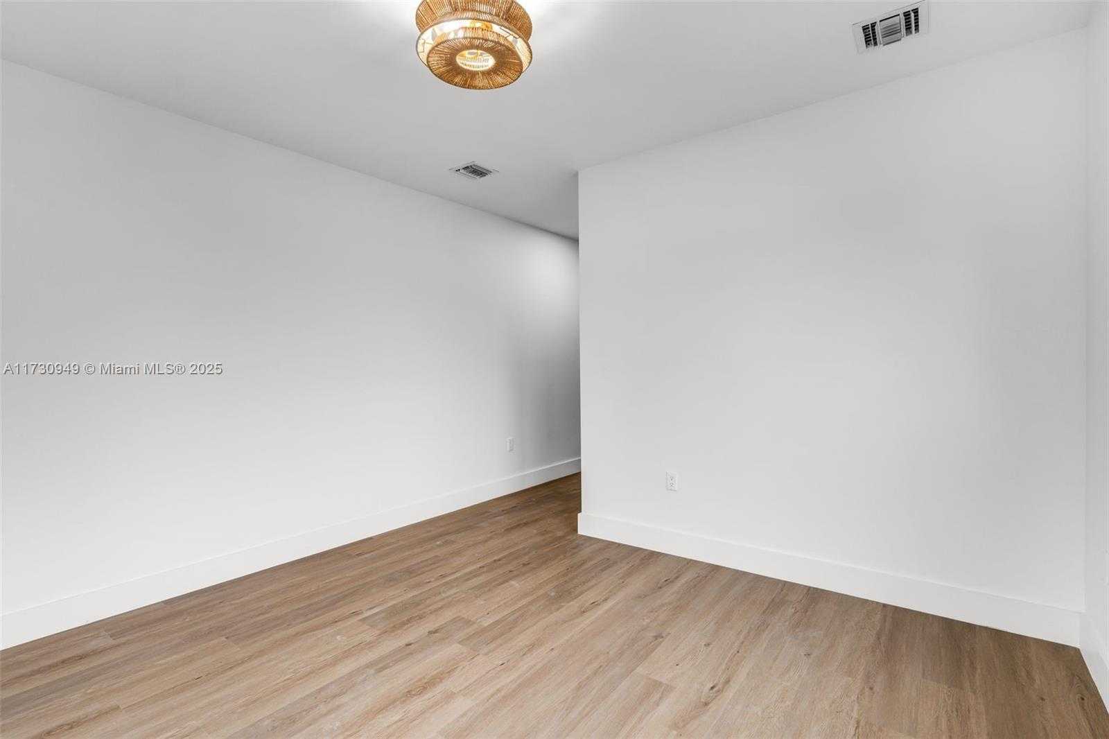 Small Image of 3620 SOUTH WEST 94 AVE, Miami Number 7