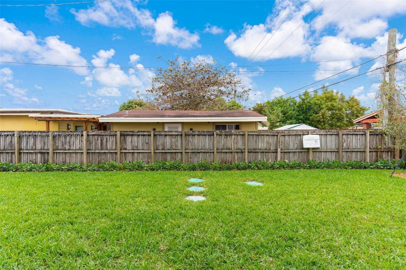 Small Image of 3620 SOUTH WEST 94 AVE, Miami Number 72