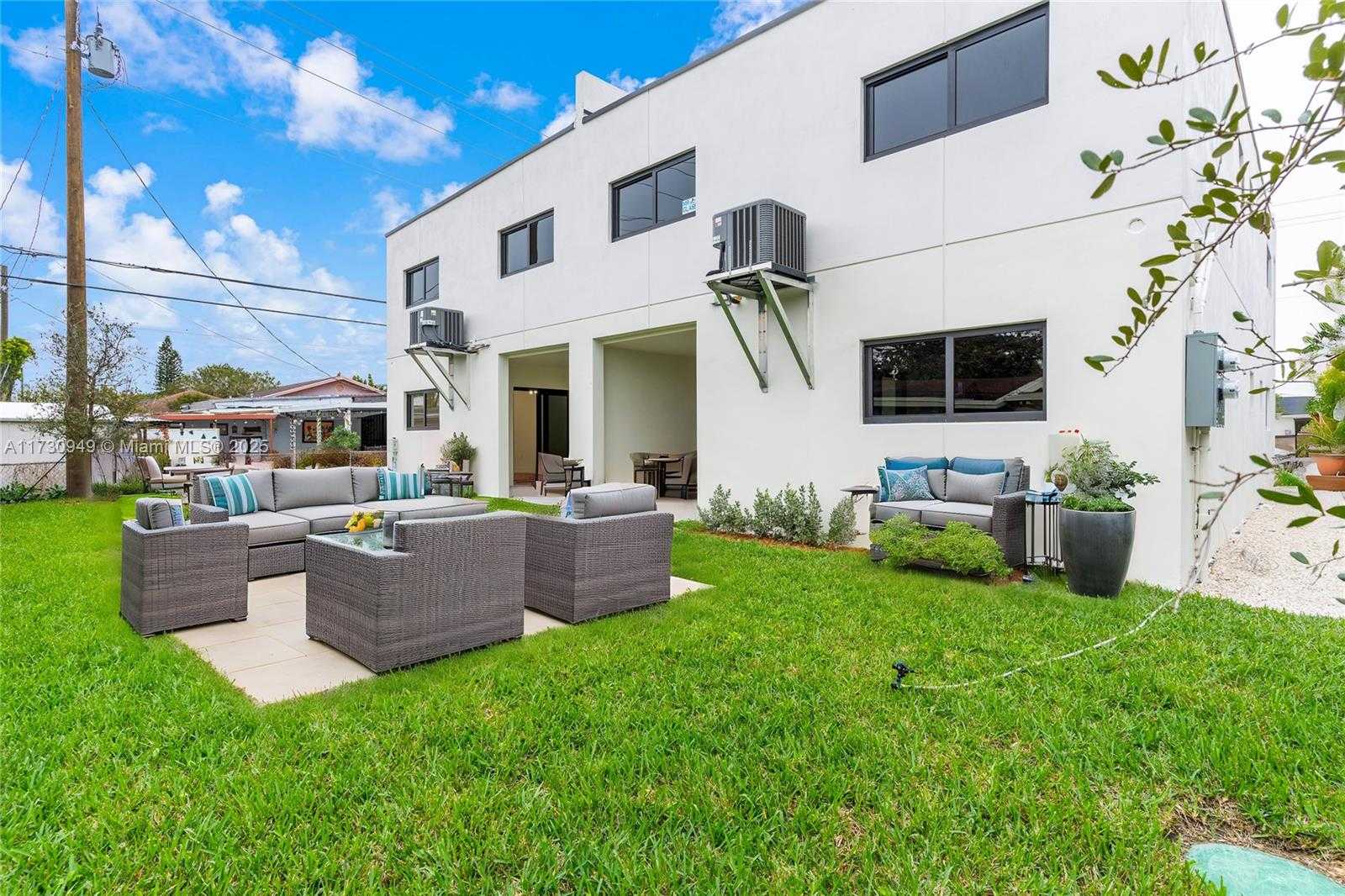 Small Image of 3620 SOUTH WEST 94 AVE, Miami Number 84