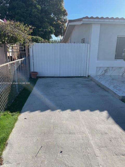 Small Image of Hialeah Number 4