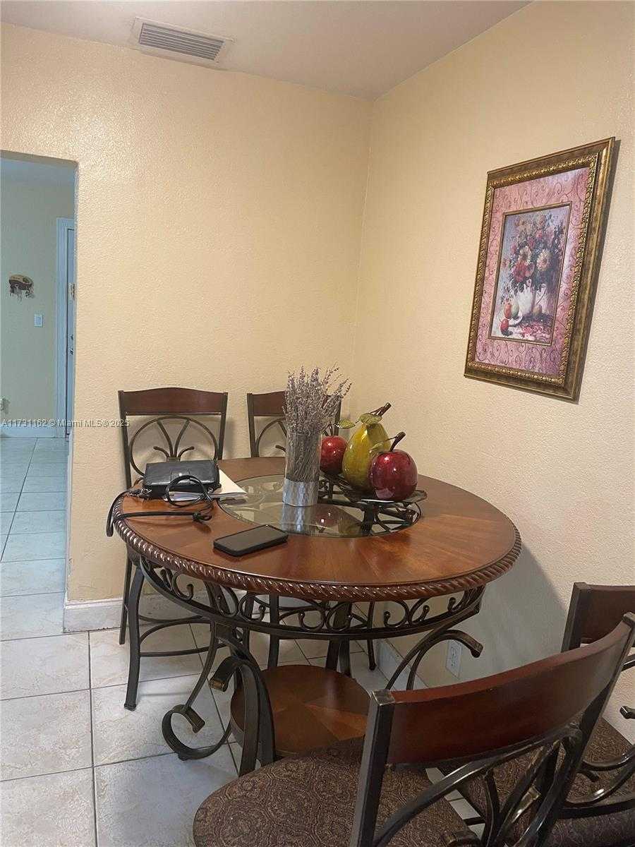 Small Image of Hialeah Number 7