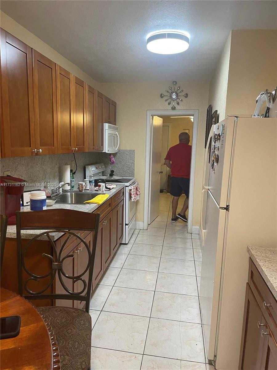 Small Image of Hialeah Number 8