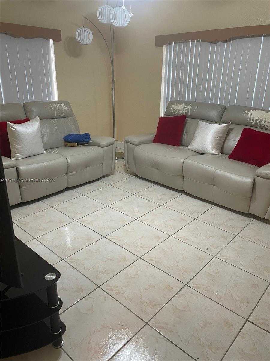 Small Image of Hialeah Number 9