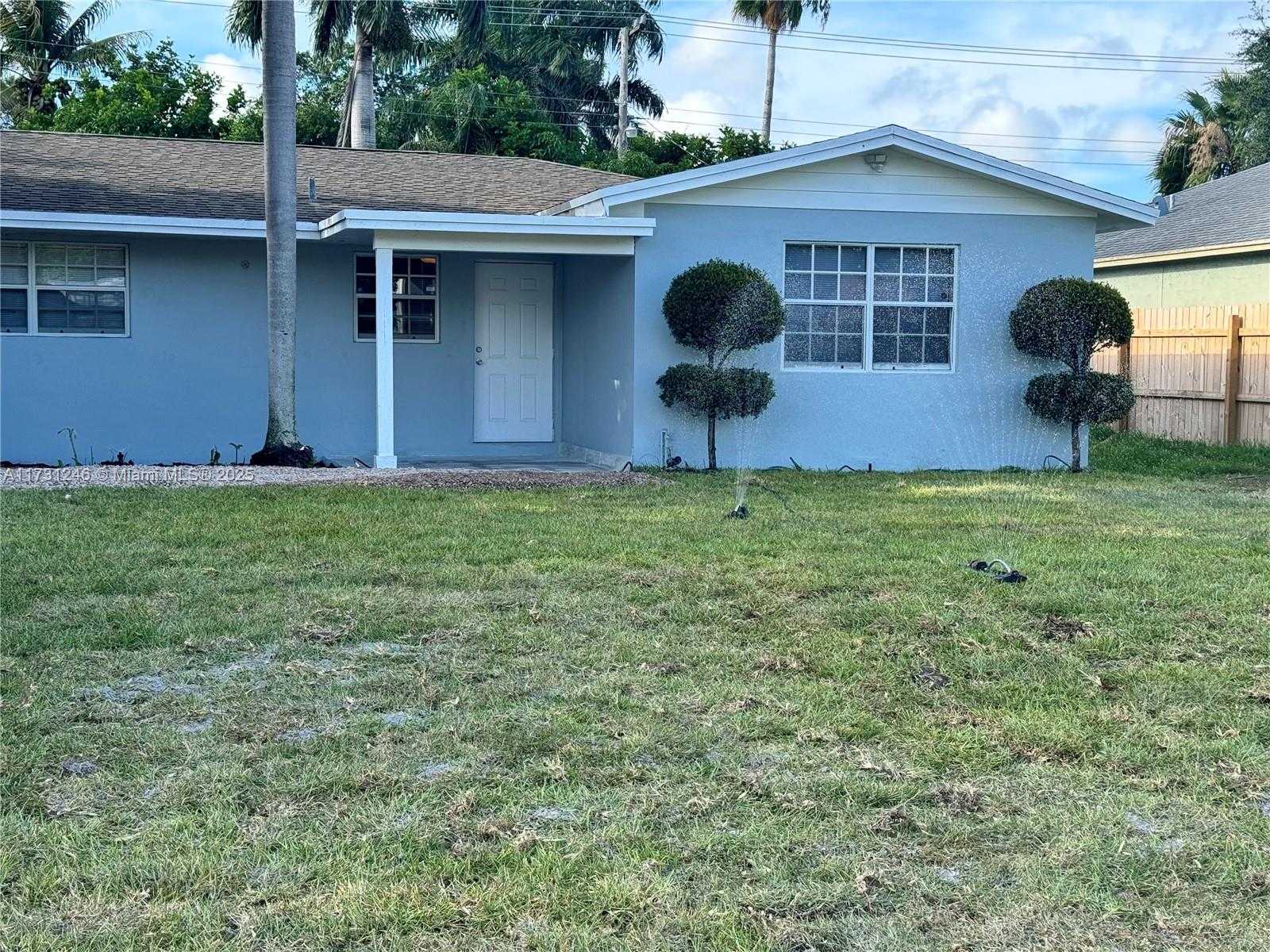 Small Image of 4381 PURDY LN #3, West Palm Beach Number 2