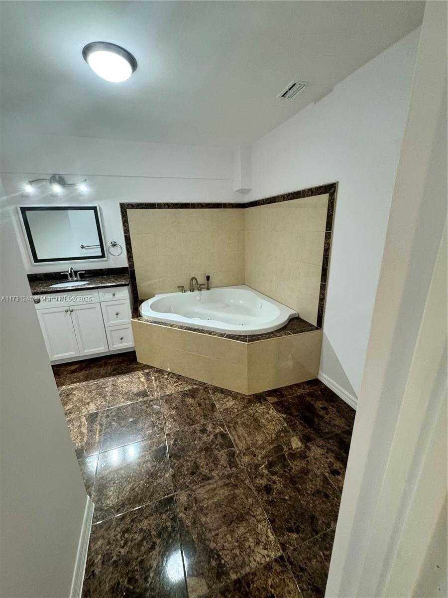 Small Image of 4381 PURDY LN #3, West Palm Beach Number 7