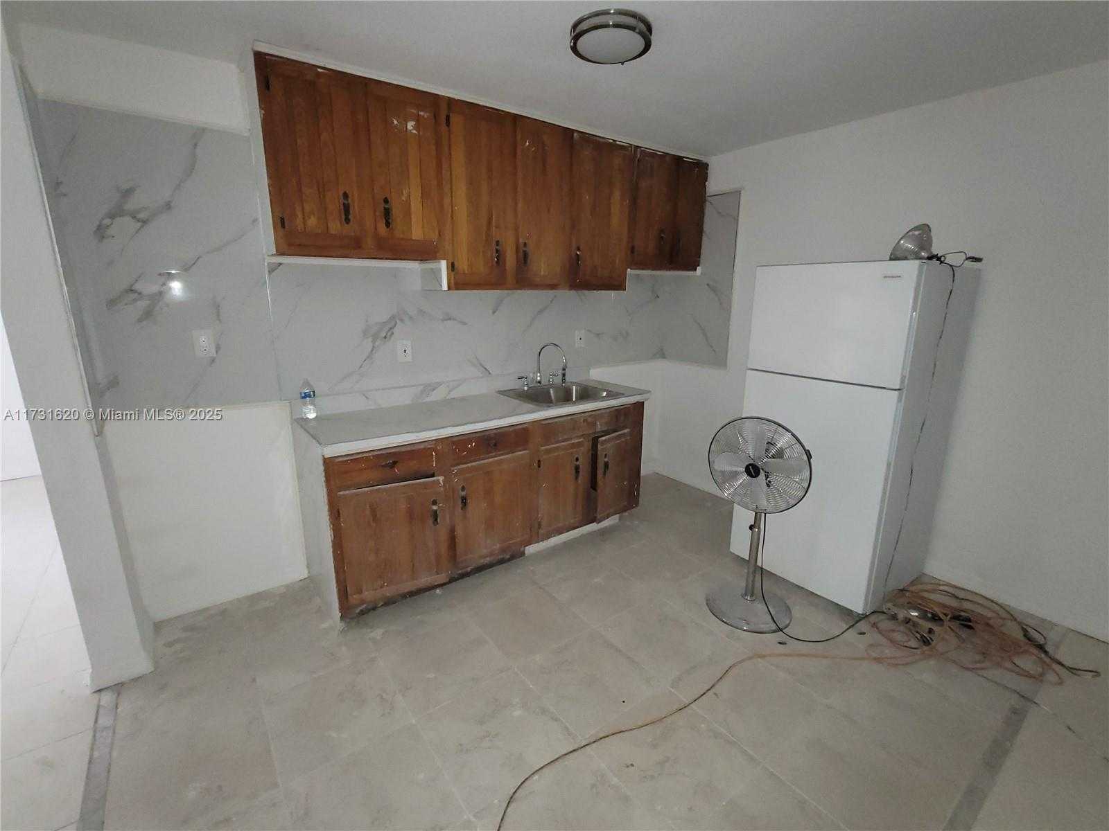 Small Image of 412 NORTH WEST 59TH ST, Miami Number 11
