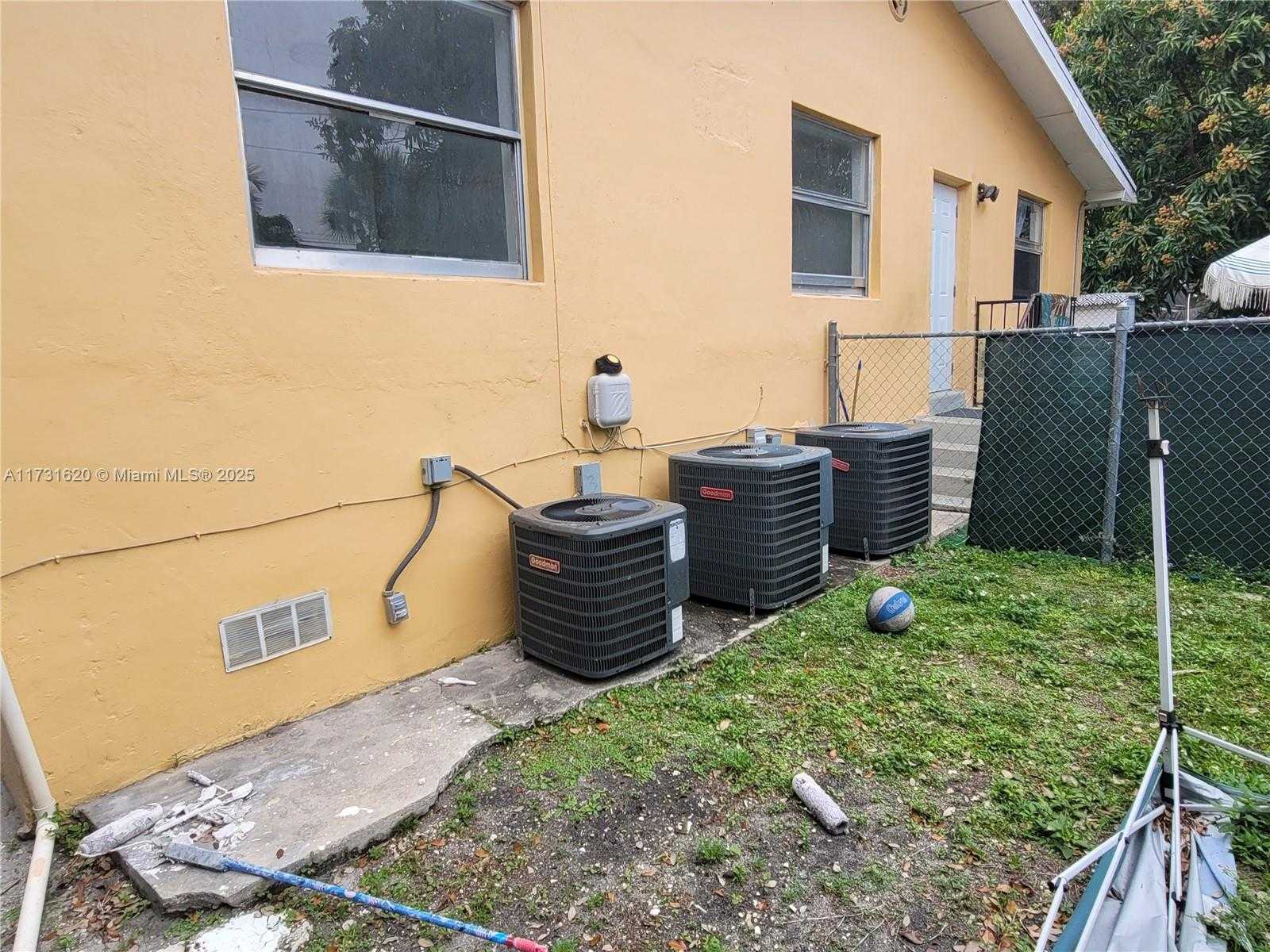 Small Image of 412 NORTH WEST 59TH ST, Miami Number 3