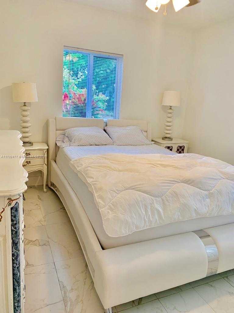 Small Image of 2 NORTH EAST 45TH ST, Miami Number 14