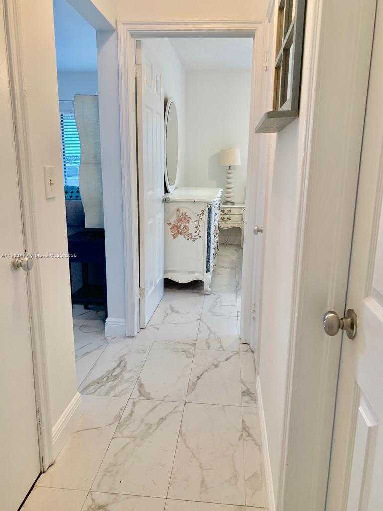 Small Image of 2 NORTH EAST 45TH ST, Miami Number 15