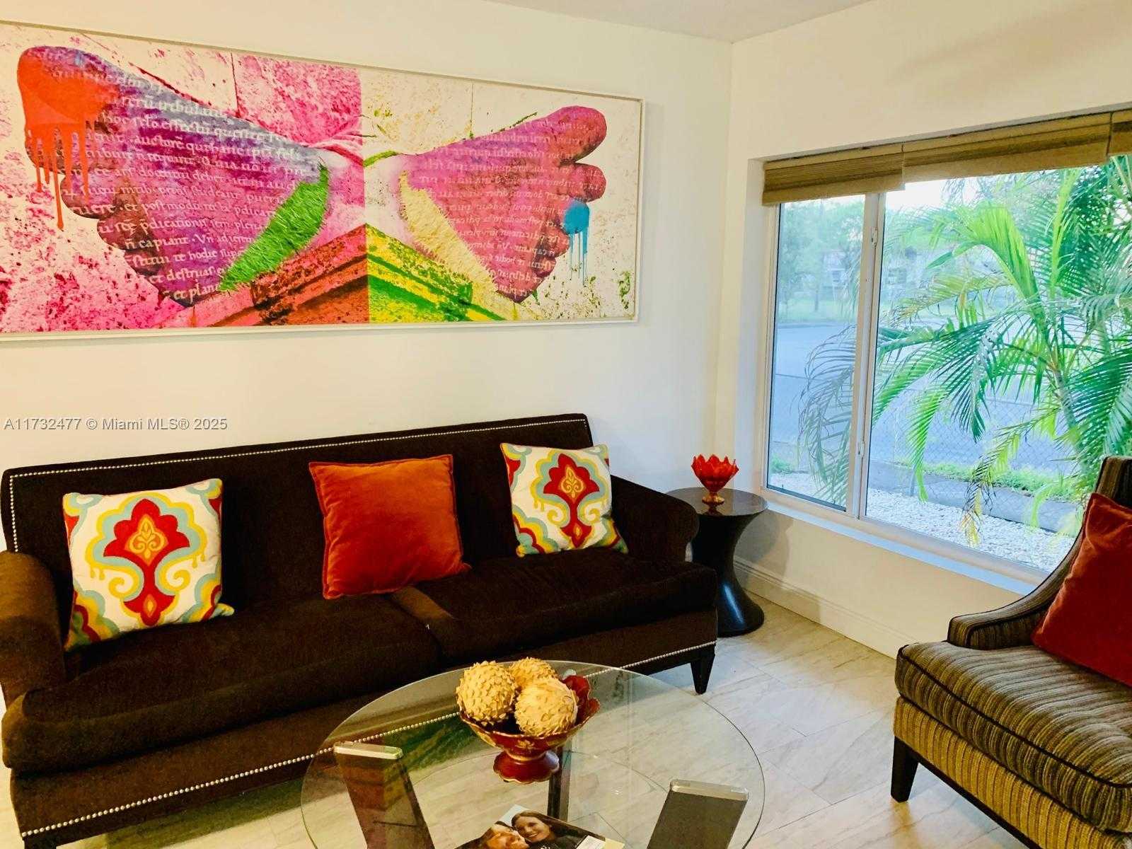 Small Image of 2 NORTH EAST 45TH ST, Miami Number 4